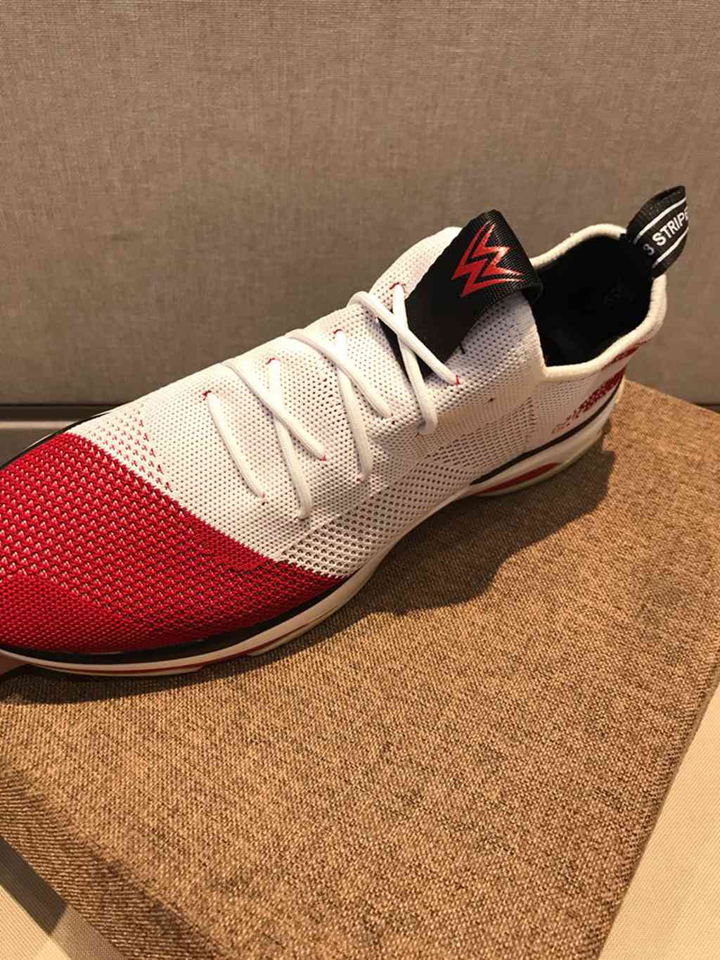 BLG  sneaker